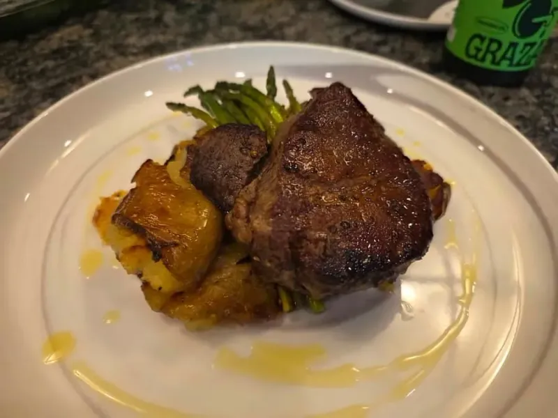 Seared steak with potatoes and asparagus